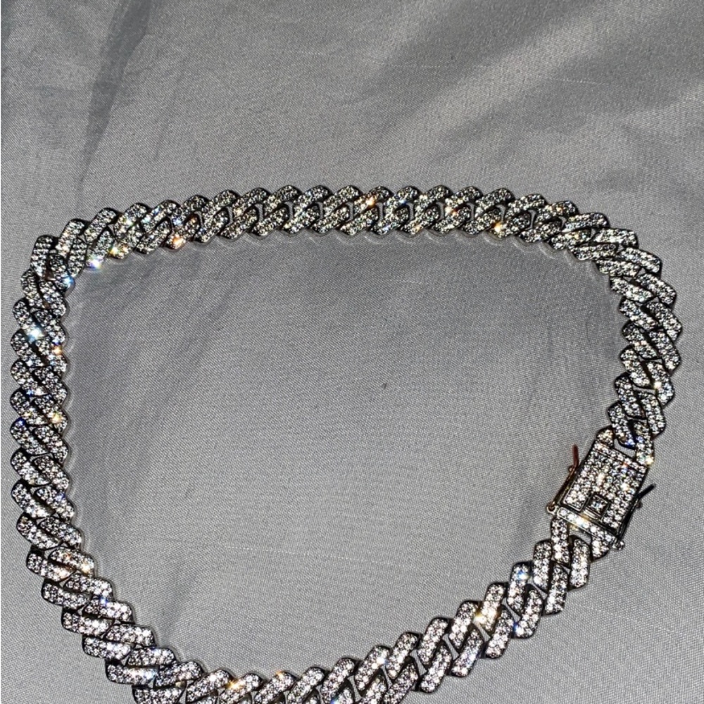 barely wore, got a new chain and do not need this